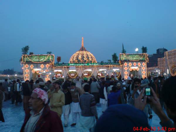 Data Darbar 966th Urs Photos On 3 feb 2010 By DataGanjBakhsh.Com 0035.jpg